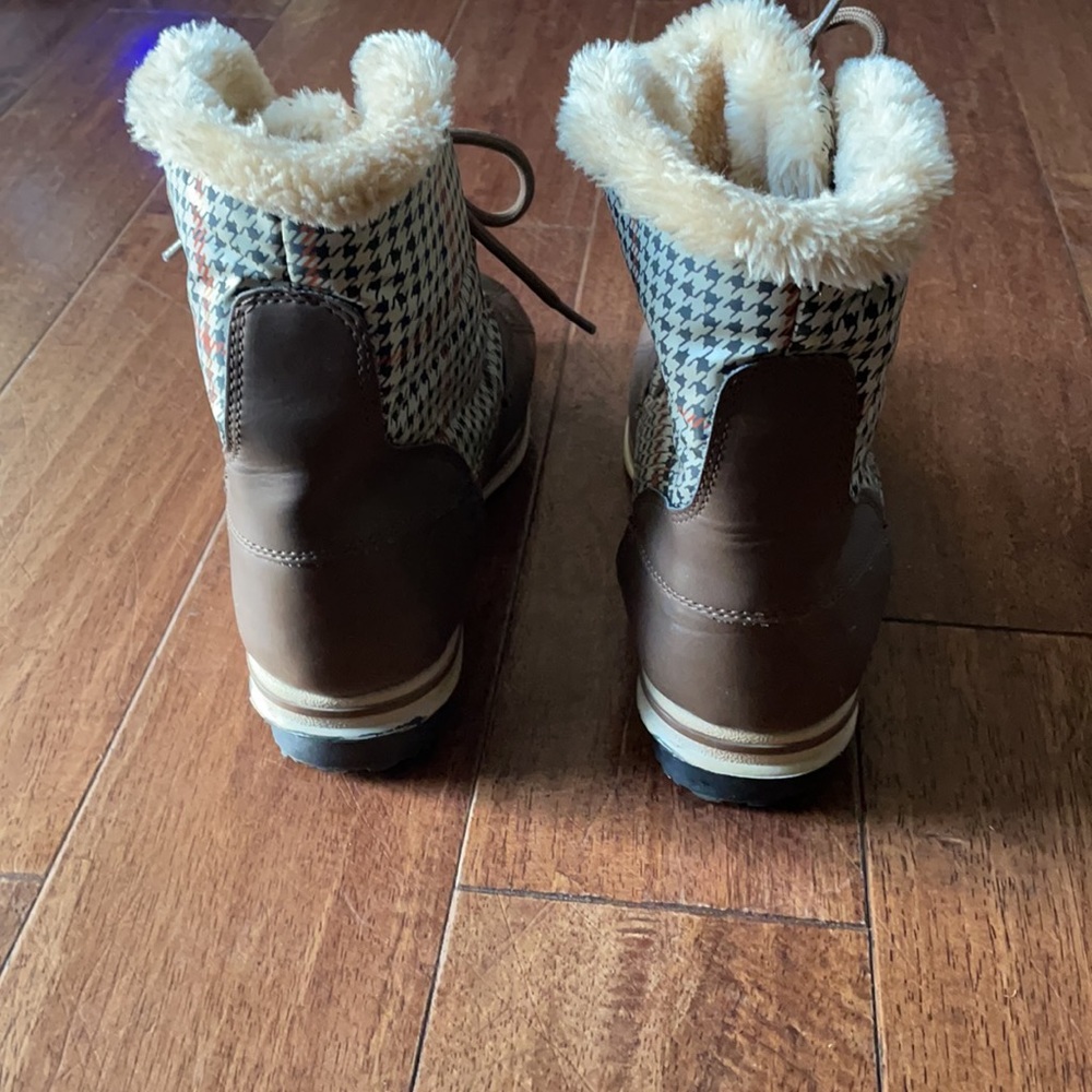 Boots - Picture 4 of 5